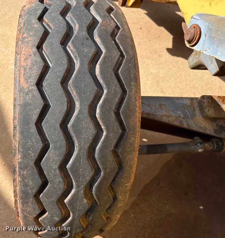 image for item ES5652 1997 New Holland 555E backhoe