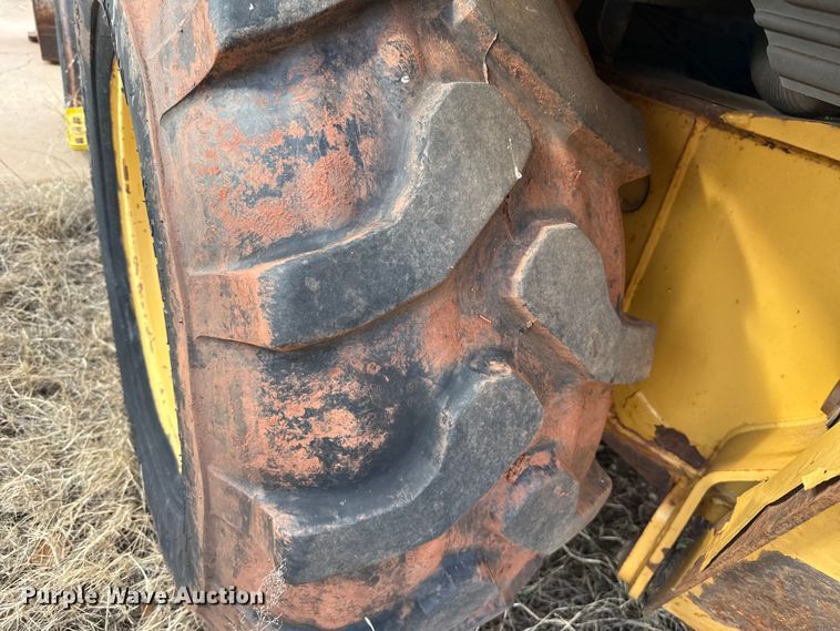 image for item ES5652 1997 New Holland 555E backhoe