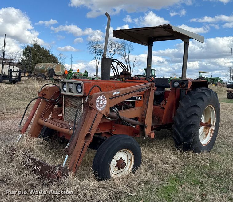 image for item ES5653 International 684 tractor