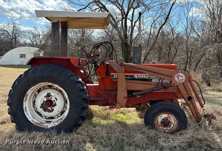 image for item ES5653 International 684 tractor