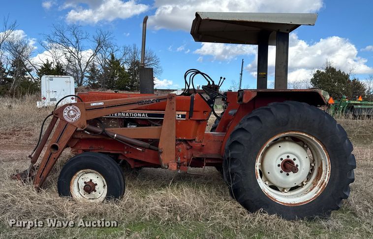 image for item ES5653 International 684 tractor