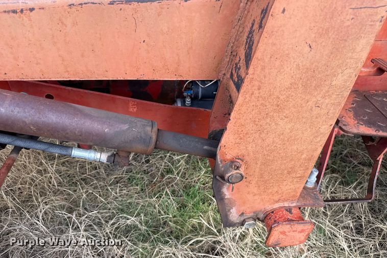 image for item ES5653 International 684 tractor