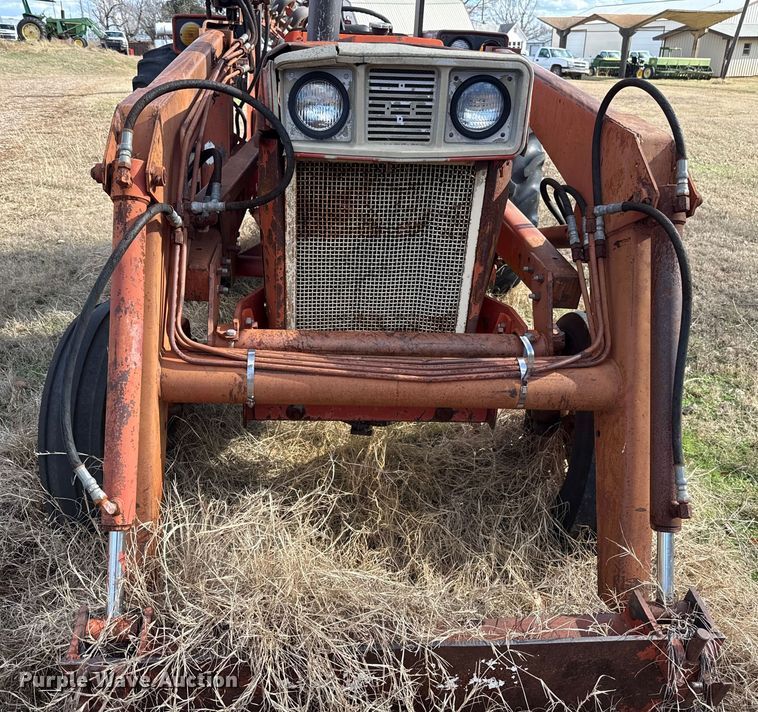 image for item ES5653 International 684 tractor