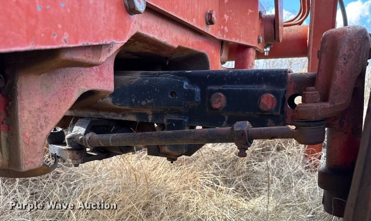 image for item ES5653 International 684 tractor