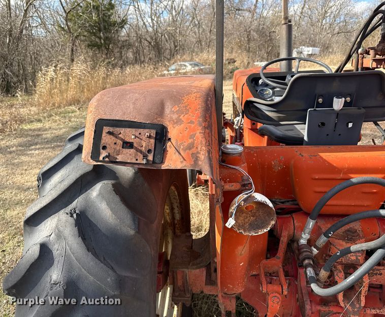 image for item ES5653 International 684 tractor