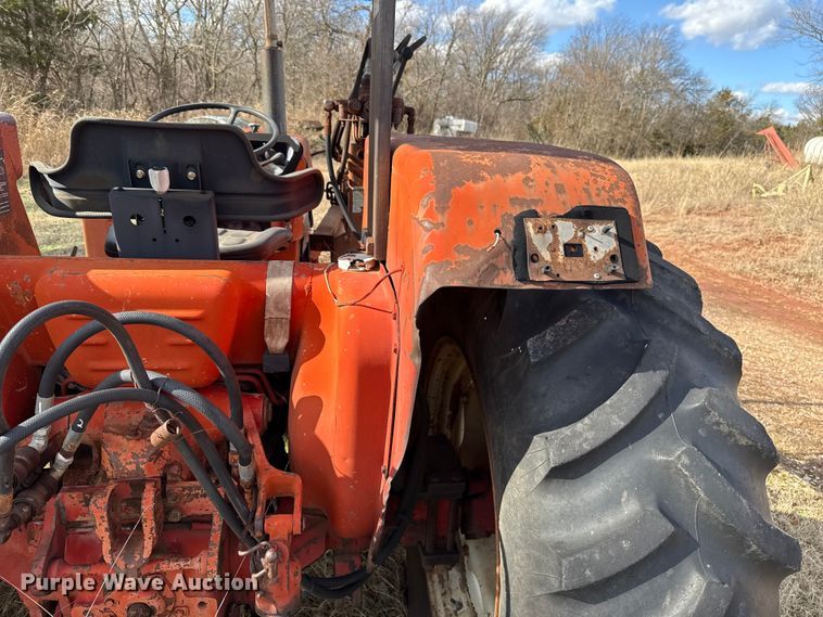 image for item ES5653 International 684 tractor