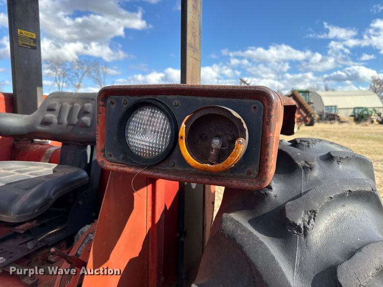image for item ES5653 International 684 tractor