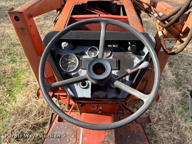 image for item ES5653 International 684 tractor