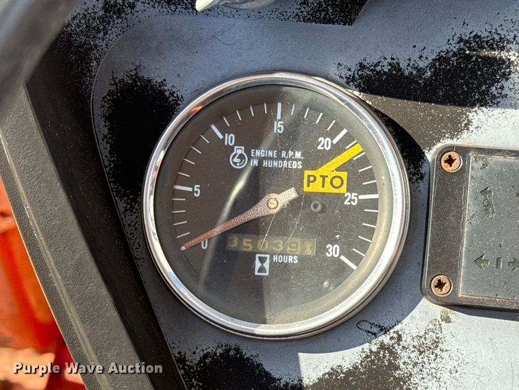 image for item ES5653 International 684 tractor