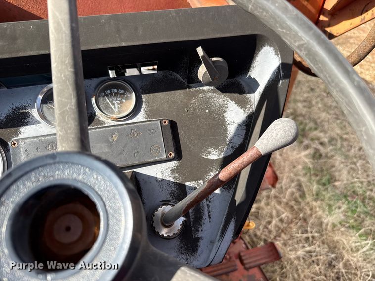 image for item ES5653 International 684 tractor