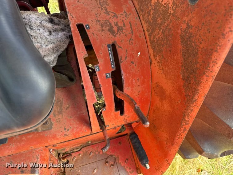 image for item ES5653 International 684 tractor