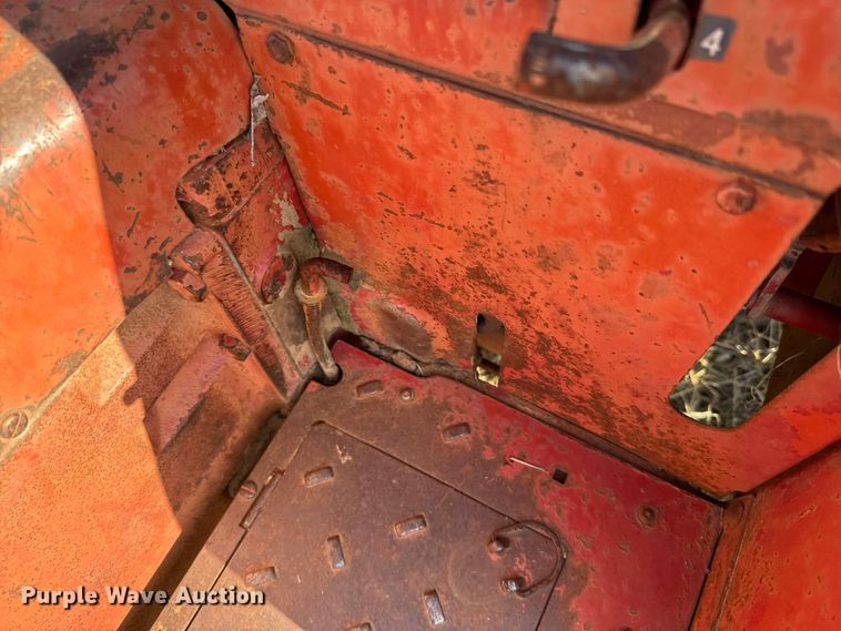 image for item ES5653 International 684 tractor