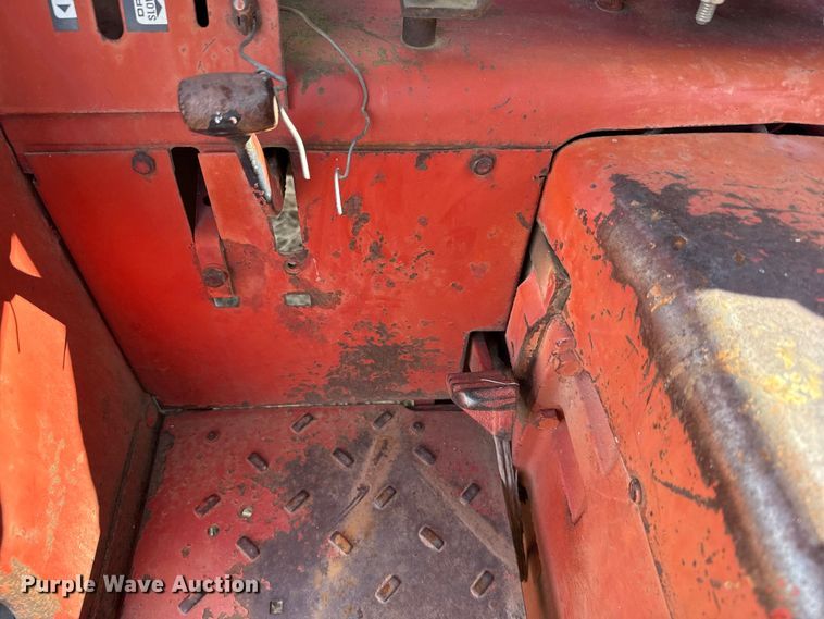 image for item ES5653 International 684 tractor