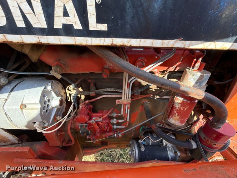 image for item ES5653 International 684 tractor