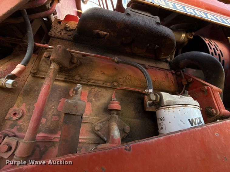 image for item ES5653 International 684 tractor