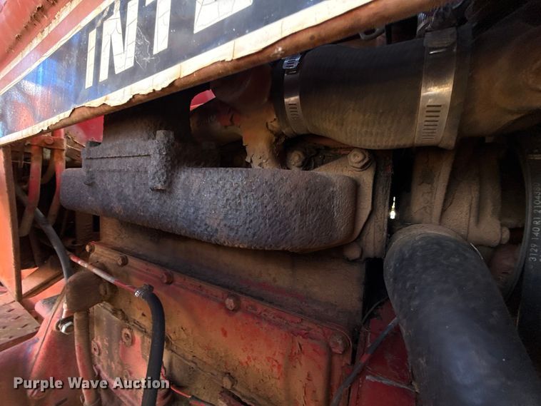 image for item ES5653 International 684 tractor