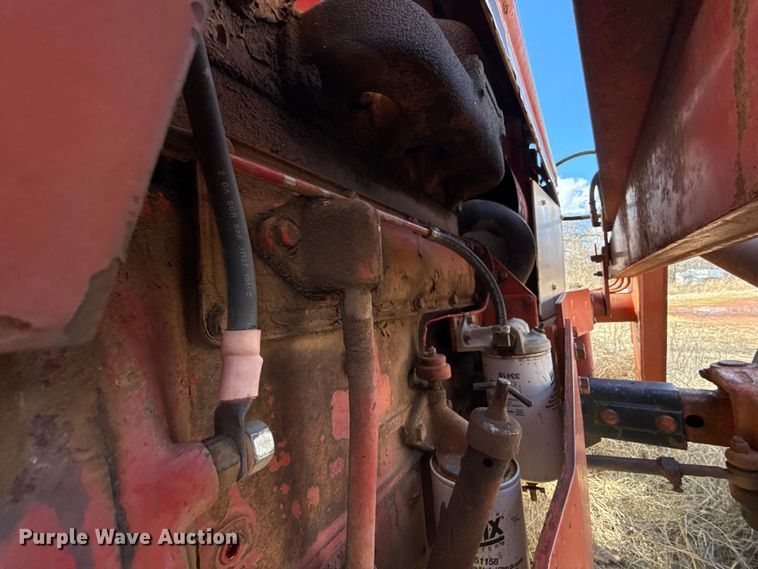 image for item ES5653 International 684 tractor