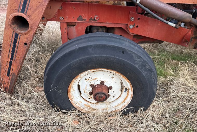 image for item ES5653 International 684 tractor