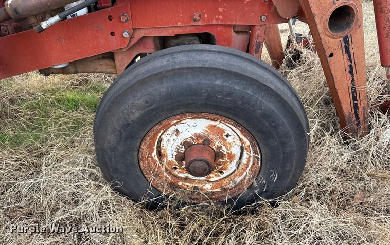 image for item ES5653 International 684 tractor