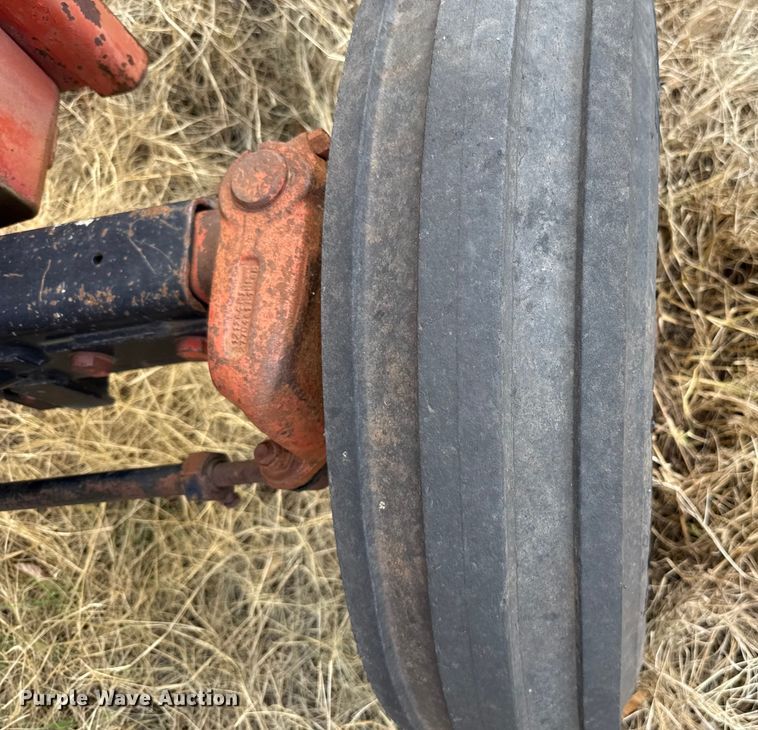 image for item ES5653 International 684 tractor