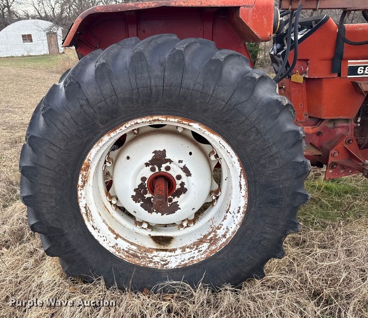 image for item ES5653 International 684 tractor