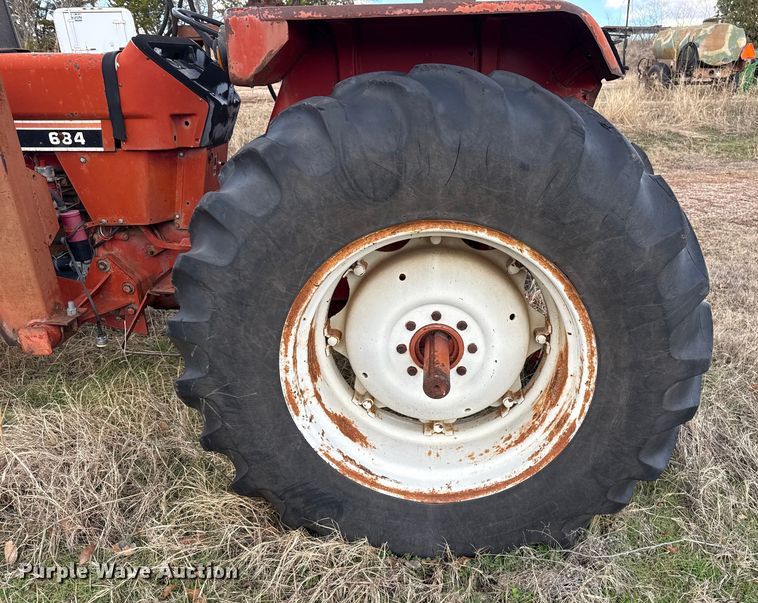 image for item ES5653 International 684 tractor