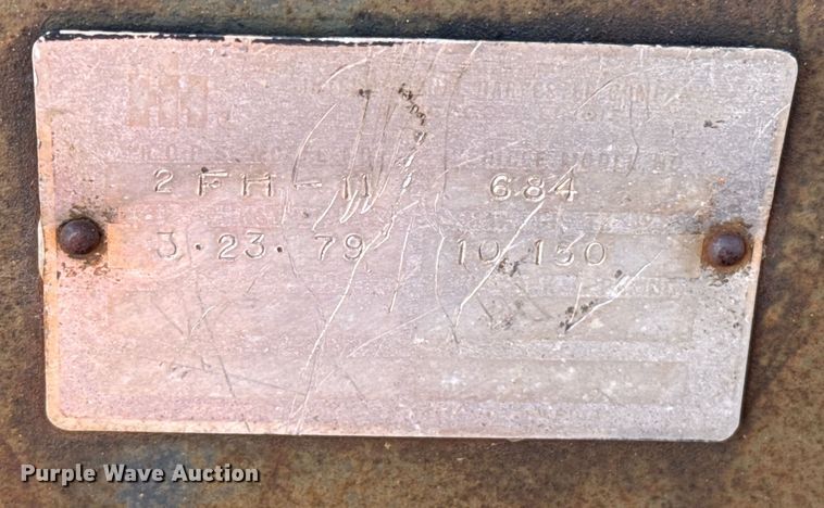 image for item ES5653 International 684 tractor