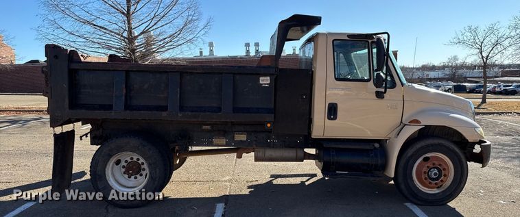 image for item ES5654 2003 International 4200 dump truck