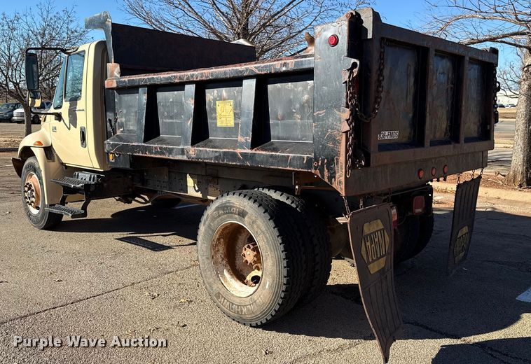 image for item ES5654 2003 International 4200 dump truck