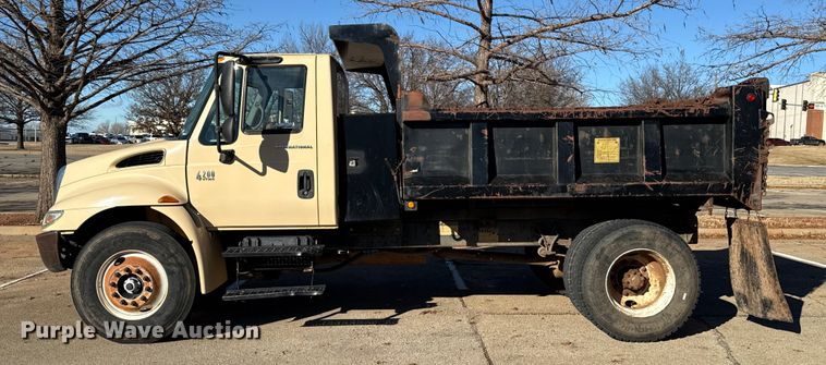 image for item ES5654 2003 International 4200 dump truck