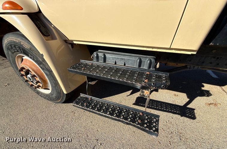 image for item ES5654 2003 International 4200 dump truck