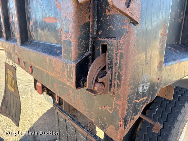 image for item ES5654 2003 International 4200 dump truck