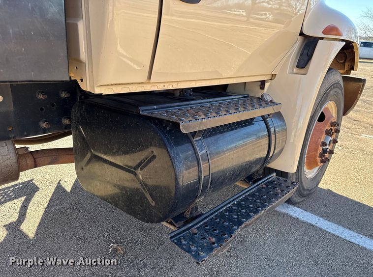 image for item ES5654 2003 International 4200 dump truck