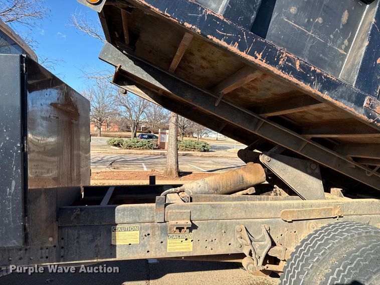 image for item ES5654 2003 International 4200 dump truck