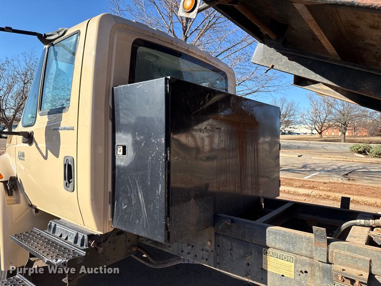 image for item ES5654 2003 International 4200 dump truck