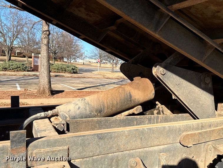 image for item ES5654 2003 International 4200 dump truck