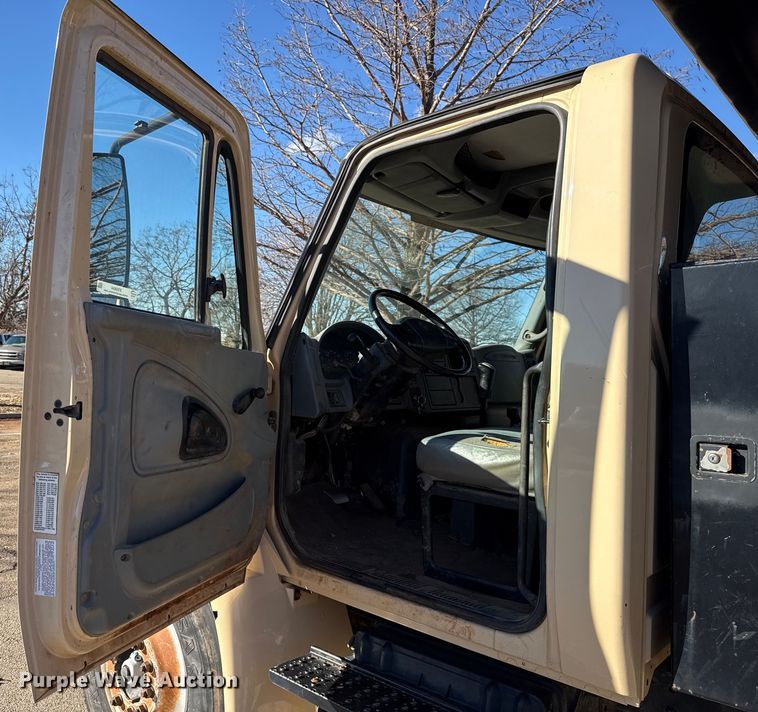 image for item ES5654 2003 International 4200 dump truck