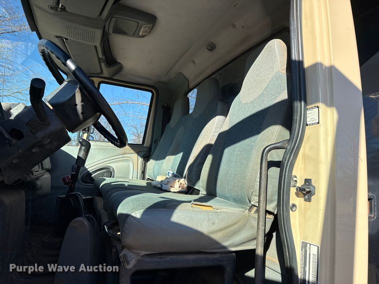 image for item ES5654 2003 International 4200 dump truck