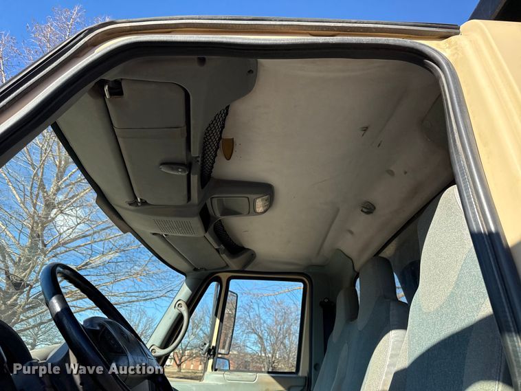 image for item ES5654 2003 International 4200 dump truck