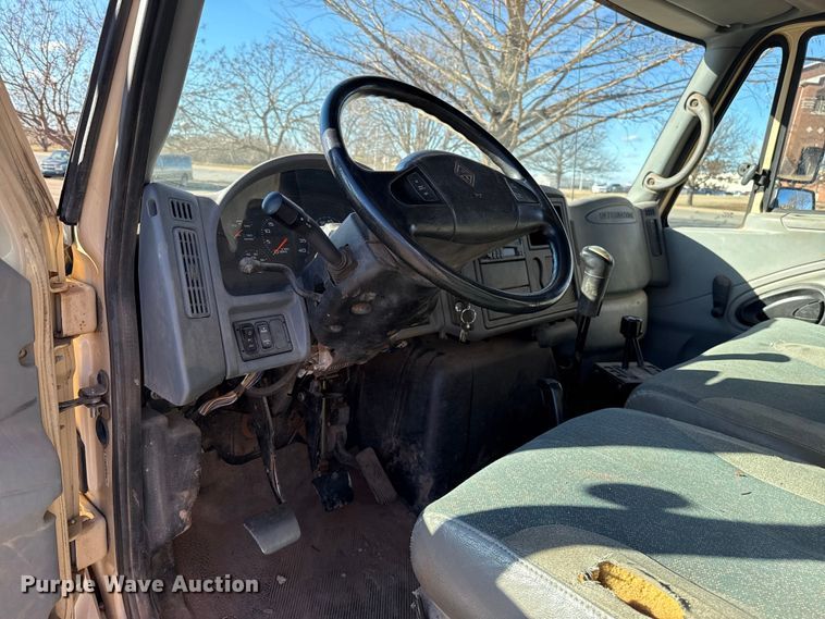 image for item ES5654 2003 International 4200 dump truck