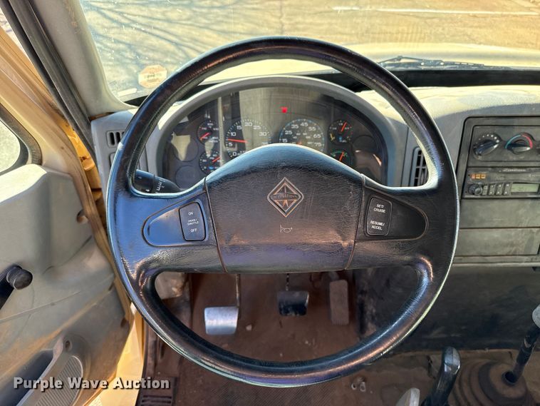 image for item ES5654 2003 International 4200 dump truck