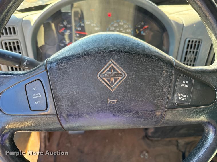 image for item ES5654 2003 International 4200 dump truck