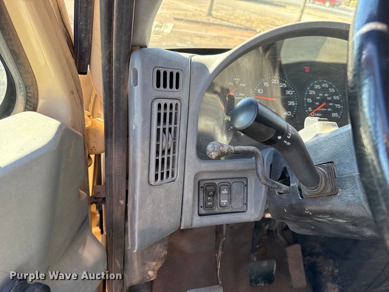 image for item ES5654 2003 International 4200 dump truck