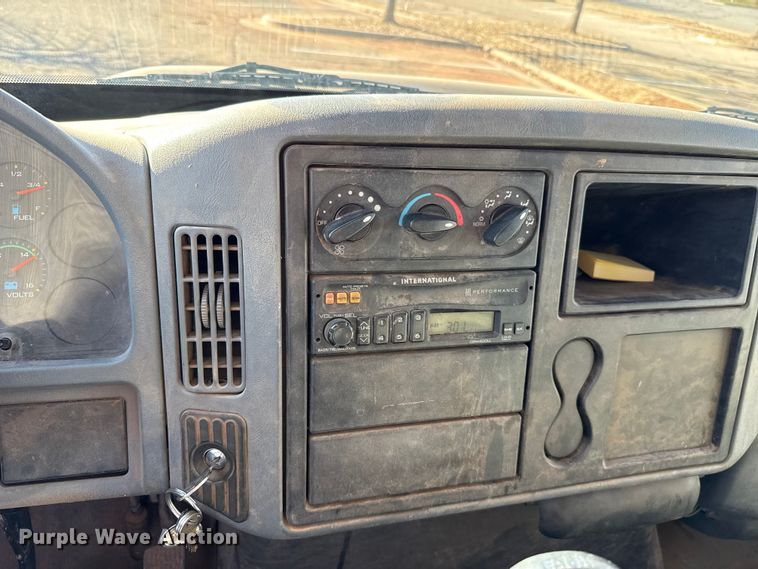 image for item ES5654 2003 International 4200 dump truck