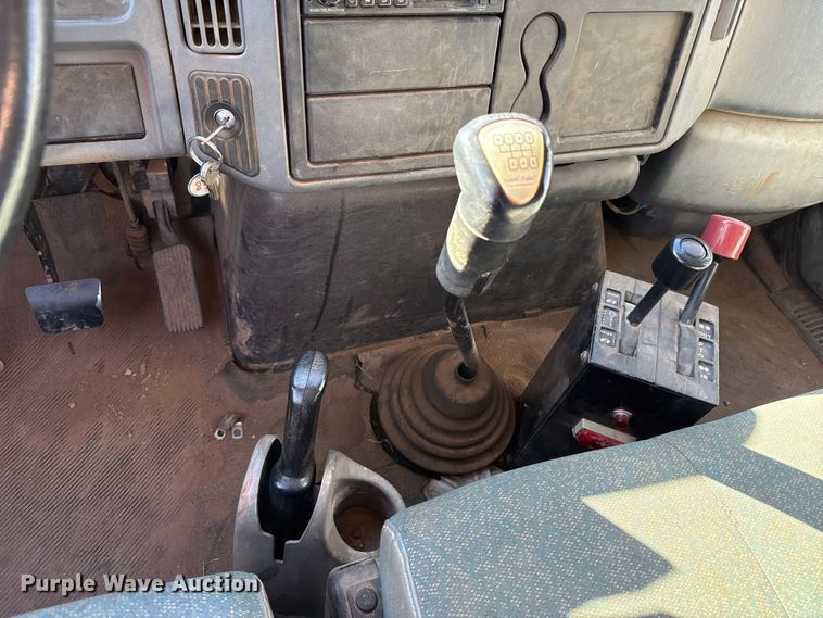 image for item ES5654 2003 International 4200 dump truck