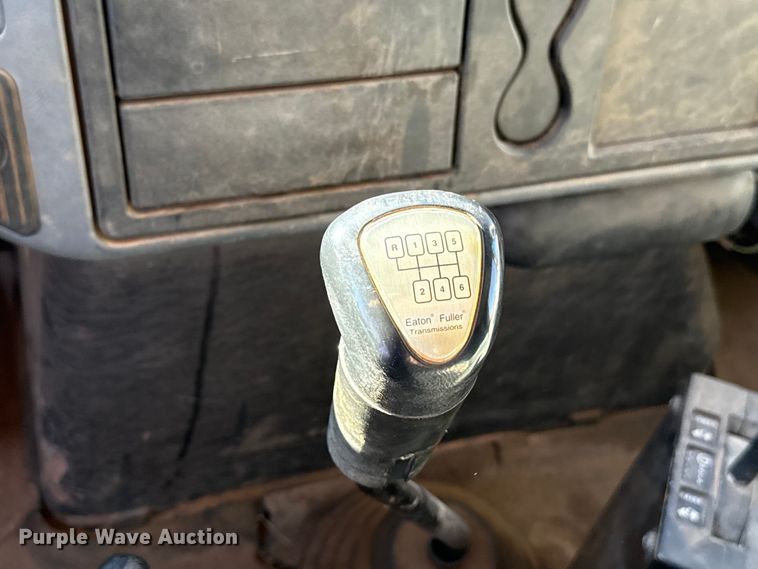 image for item ES5654 2003 International 4200 dump truck