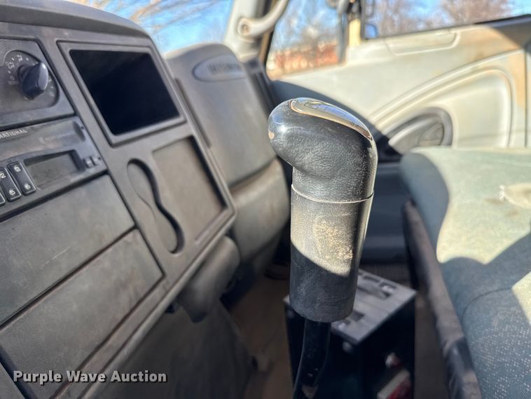 image for item ES5654 2003 International 4200 dump truck