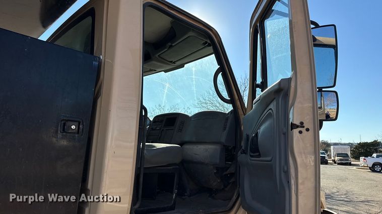 image for item ES5654 2003 International 4200 dump truck