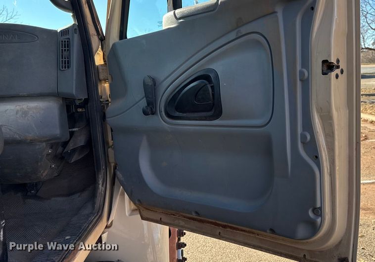 image for item ES5654 2003 International 4200 dump truck