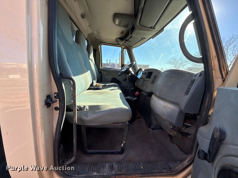 image for item ES5654 2003 International 4200 dump truck